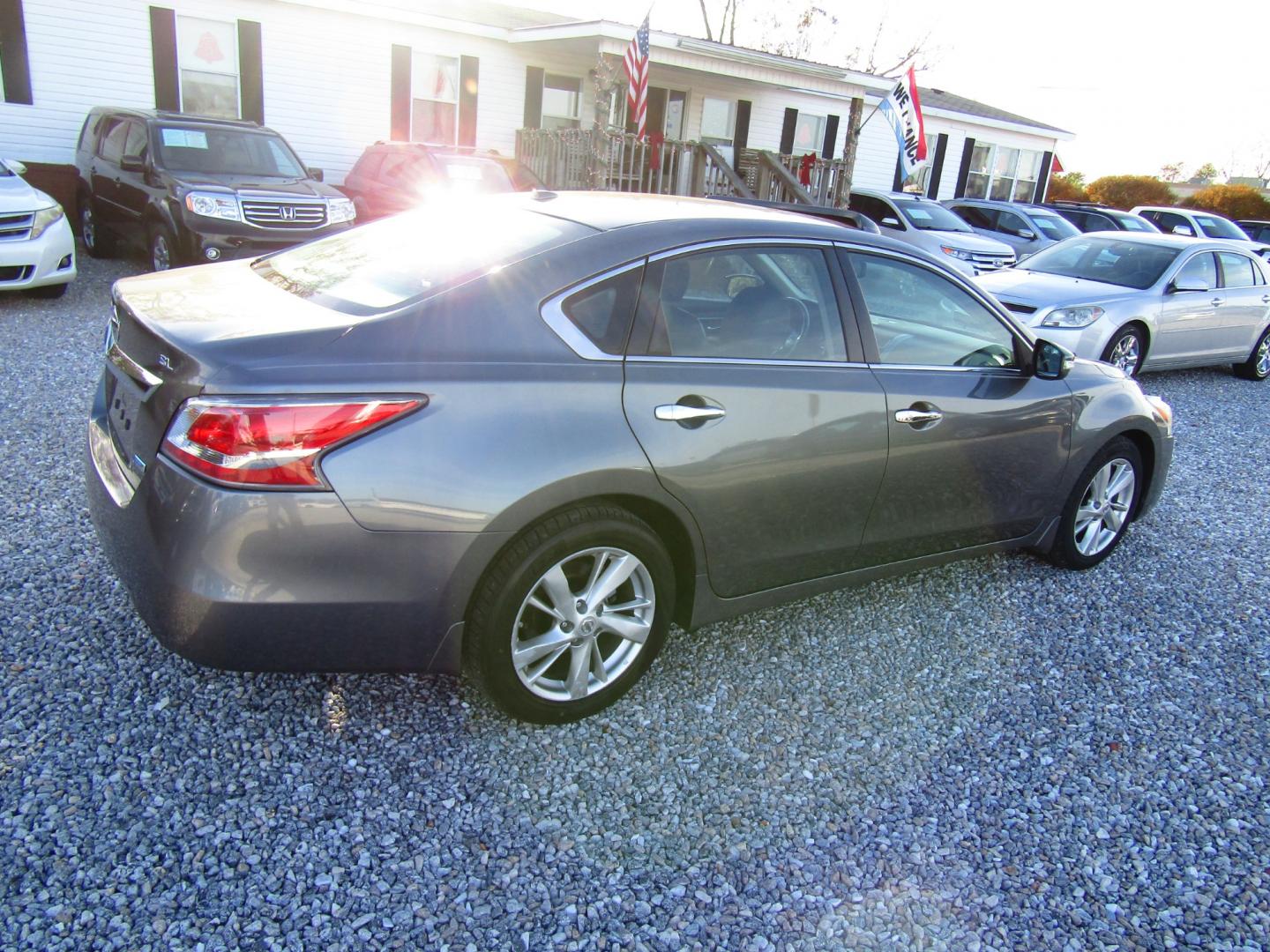 2014 Gray Nissan Altima 2.5 SL (1N4AL3AP1EC) with an 2.5L L4 DOHC 16V engine, Automatic transmission, located at 15016 S Hwy 231, Midland City, AL, 36350, (334) 983-3001, 31.306210, -85.495277 - Photo#6